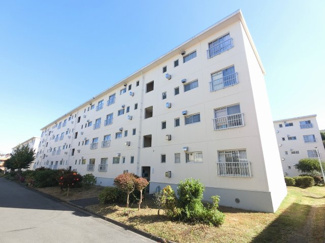 【外観】 | 総戸数４８８戸、昭和４６年７月築、管理人は日勤勤務につき管理体制良好です♪