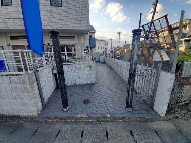 アザリア野中町【キャッシュバック対象物件】のエントランス|毎日通るエントランスはこのようになっています