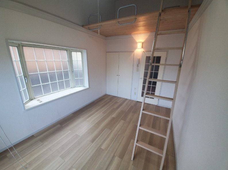 アザリア野中町【キャッシュバック対象物件】の居間・リビング|おしゃれな居間です