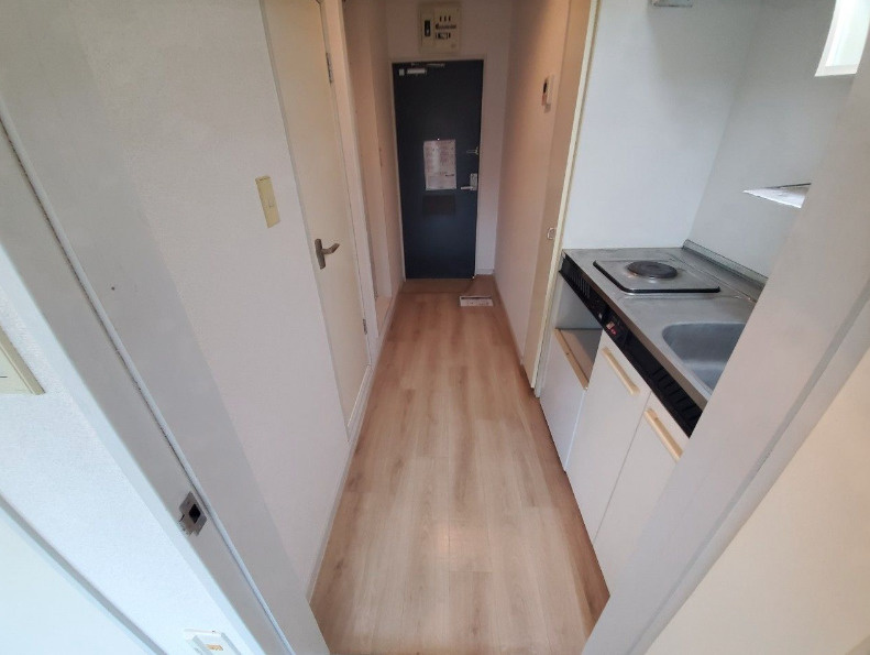 アザリア野中町【キャッシュバック対象物件】の内装|明るい室内です