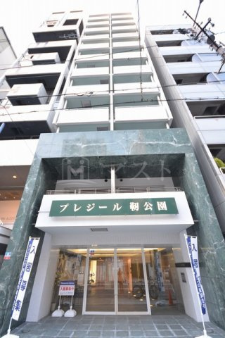 プレジール靭公園の外観