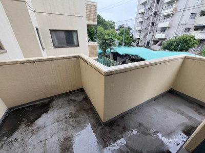 【バルコニー】 | カサクレスト | 外からの目が気にならないバルコニーで洗濯物が干せます