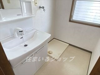 クラオカハイツ　Ｂの洗面所|シャンプードレッサー・窓あり