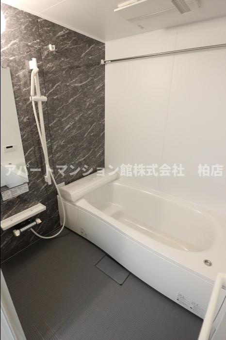 ハイピクチャーA棟の浴室