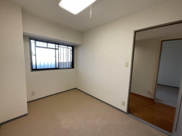 【洋室】 | トーカンマンション新三田D棟 | 個人の部屋や寝室として使える洋室です