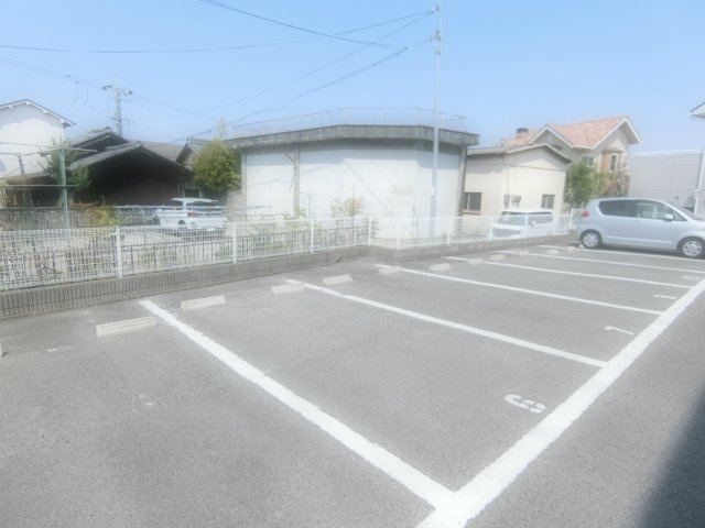 ジェントリーＴＭＹの駐車場