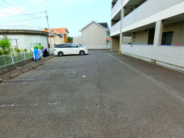 ジェントリーＴＭＹの駐車場