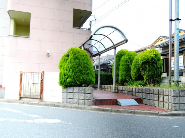 【エントランス】 | ハイツ八幡