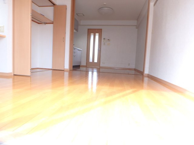 サンパレス元住吉の洋室