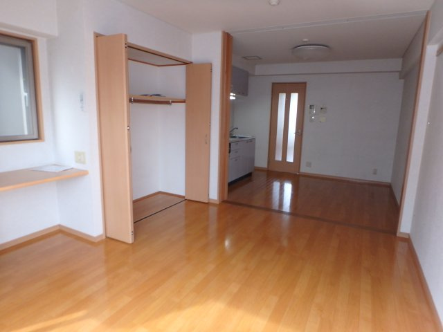 サンパレス元住吉の洋室