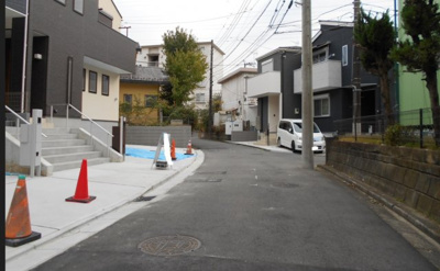 【前面道路含む現地写真】 | G・Ａレジデンス瀬戸ヶ谷町