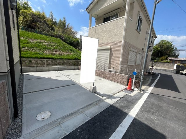 ＪＲ同志社前駅徒歩８分◆陽当たり良好４ＬＤＫ◆駐車２台可能◆リーブルガーデン京田辺市興戸南鉾立の駐車場|駐車場