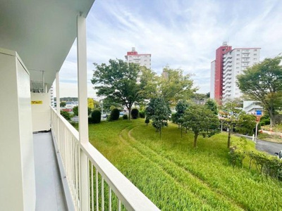 【展望】 | 湘南西武住宅2ー9号棟 | 緑が広がる眺望は爽やかで目にも優しい景色です☆