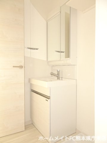 熊本市中央区坪井５丁目のアパートの独立洗面台