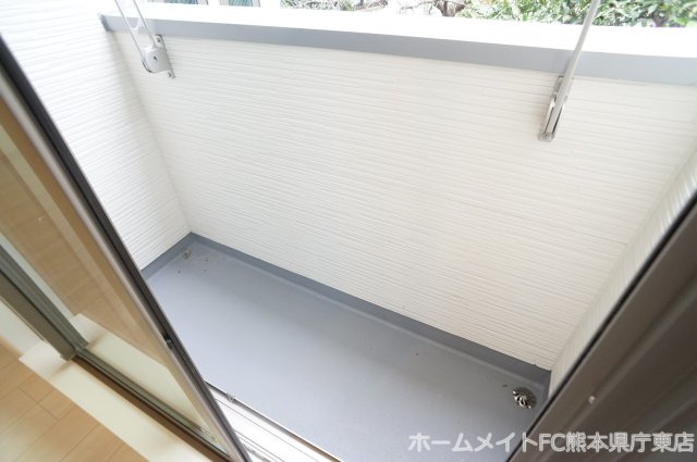 熊本市中央区坪井５丁目のアパートのバルコニー