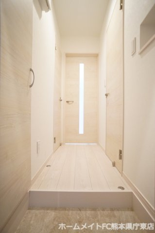 熊本市中央区坪井５丁目のアパートの玄関