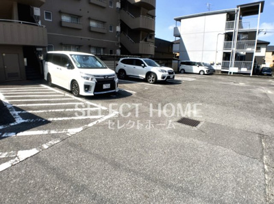 【駐車場】 | マンション英苑 | 駐車場に車を止められます