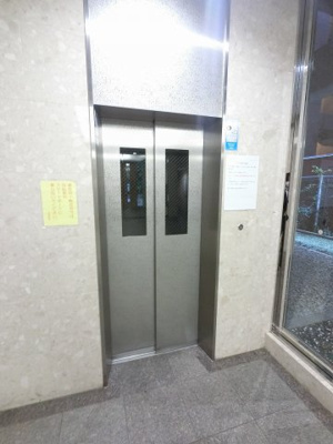 【その他共用部分】 | ルピナス横浜西グランファスト | お買い物時やベビーカーの出し入れに便利なエレベーター付です。