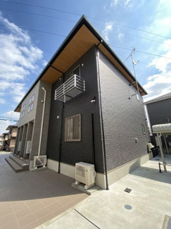 【外観】 | 田園都市線「宮崎台」駅まで徒歩圏内！1フロア2住戸の築浅アパートです☆セブンイレブンまで徒歩2分で急なお買物にも便利な立地♪