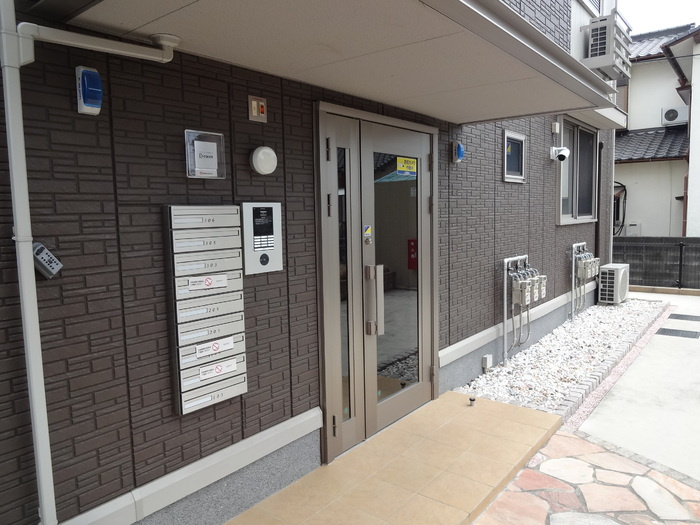 熊本市南区野口１丁目のアパートのエントランス