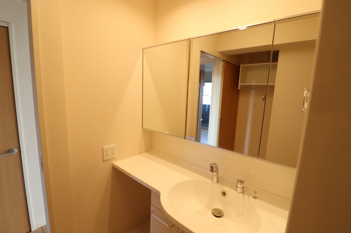 熊本市南区野口１丁目のアパートの独立洗面台