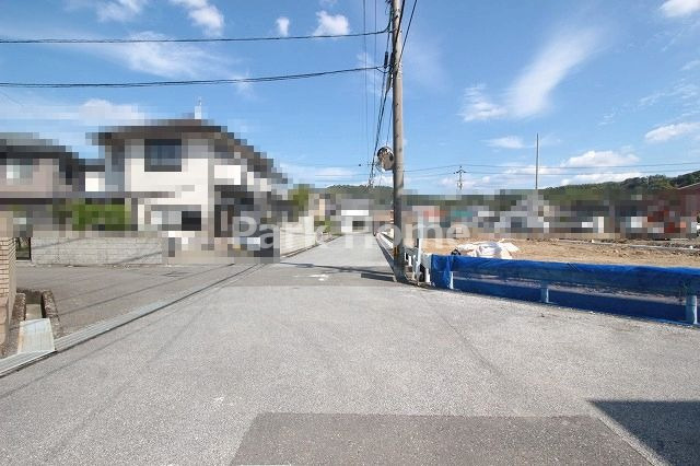 高知市一宮東町-建築条件付き-E 売土地の前面道路含む現地写真