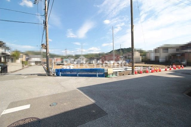 高知市一宮東町-建築条件付き-E 売土地の前面道路含む現地写真