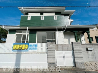 【外観】 | 玄関扉までお洒落な外観♪2022年9月に外装大規模修繕完了しております。