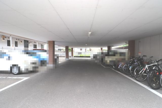 光陽ハイツⅢの駐車場|カースペースがあります