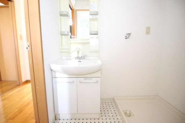 光陽ハイツⅢの独立洗面台|独立洗面台あり、毎朝おしゃれに忙しい女性の方におすすめです