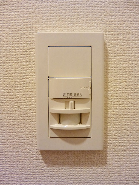 ParkAxis秋葉原Eastの設備|人感センサー付玄関ライトです