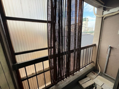 【バルコニー】 | 明美マンション | 暖かな日差しのふりそそぐバルコニー