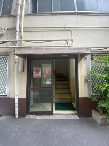 大貫ビルのエントランス