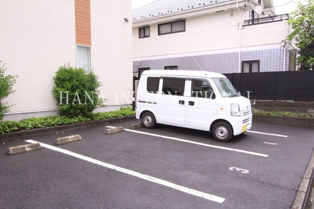 レオネクストプランドール北野の駐車場
