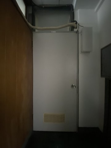 大貫ビルの玄関