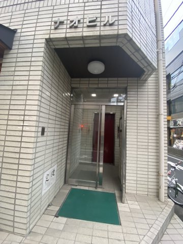 ナオビルのエントランス