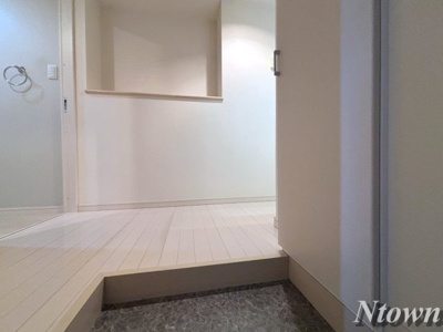 【玄関】 | ロレイアム | 明るい玄関です