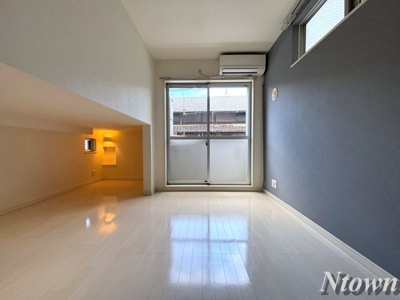 【居間・リビング】 | ロレイアム | こちらのリビングで趣味の時間をお楽しみください