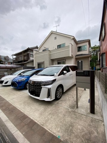 長作台２丁目　中古戸建の駐車場|カースペース横置き３台分　