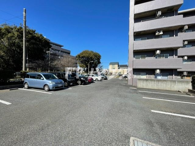 シャトルグランディの駐車場