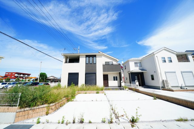 新町一般住宅の駐車場|駐車スペースは並列3台分可能です！
