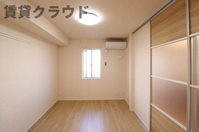 明幸2番館の洋室|落ち着いた色調の洋室です