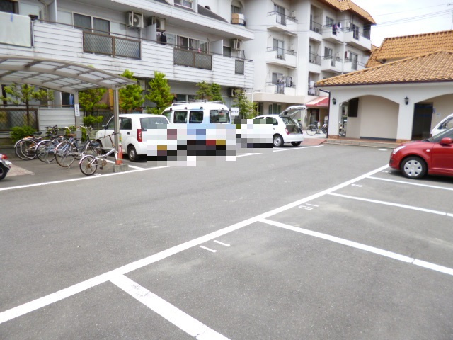咲花ヴィラB棟の駐車場