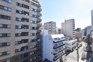 【展望】 | 即日のご見学も可能です！お気軽にお問い合わせください！
陽当りの良さが自慢のバルコニーには、太陽光がさんさんと降り注ぎます。気分爽快な新生活を十分に想像できますね。