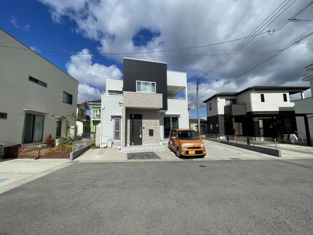【前面道路含む現地写真】