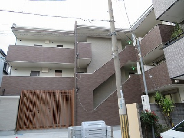 ラージヒル鶴見緑地の外観