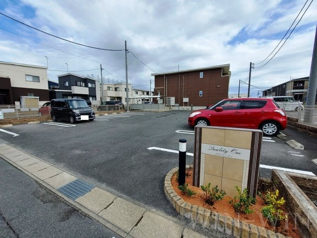 クオリティー ワンの駐車場