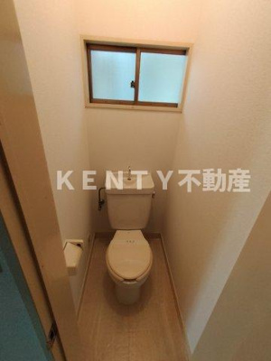 【トイレ】 | 西蒲田５丁目戸建 | ゆったりとした空間のトイレです