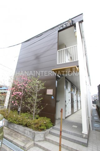 スリーフォーの外観