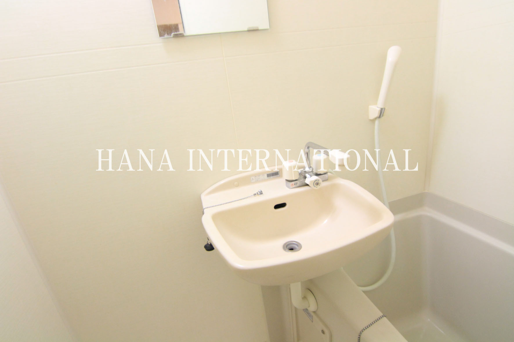 スリーフォーの洗面所